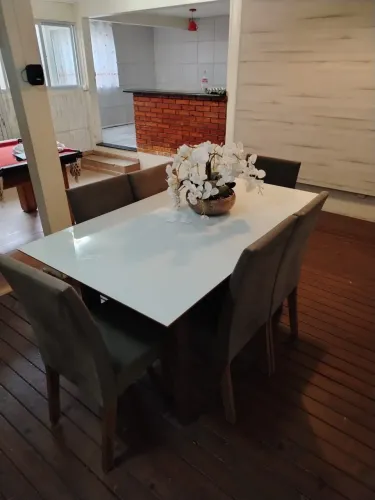 Mesa com 6 cadeiras
