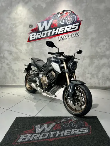 HONDA CB 650R 2022 (baixa km)