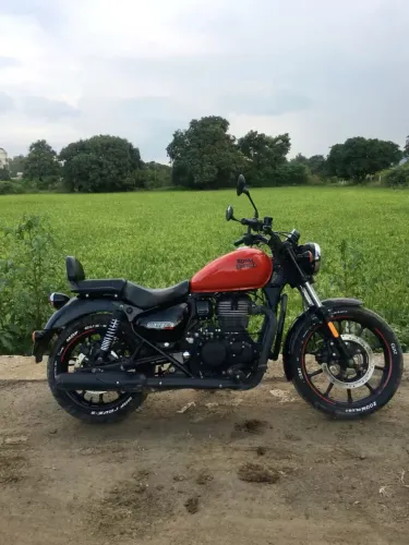 Meteor 350 / Fireball Red - Letícia