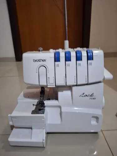 Maquina de overlock domestica 