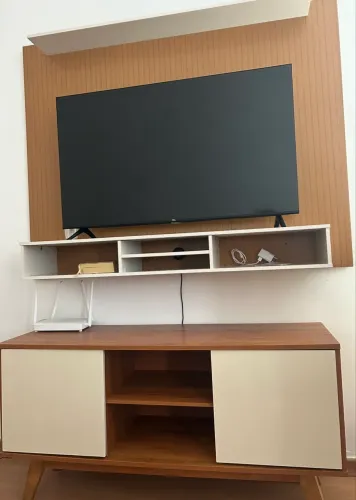 Home / Rack com painel