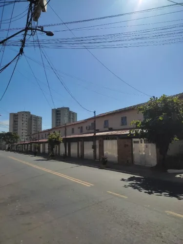 Casa duplex 2/4 garagem coberta de Condomínio em Neves ótima localização