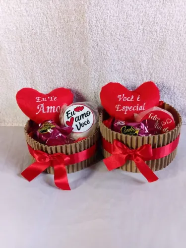 Caixas feitas de papelão 