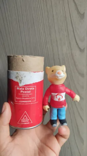 Boneco promocional Bradesco