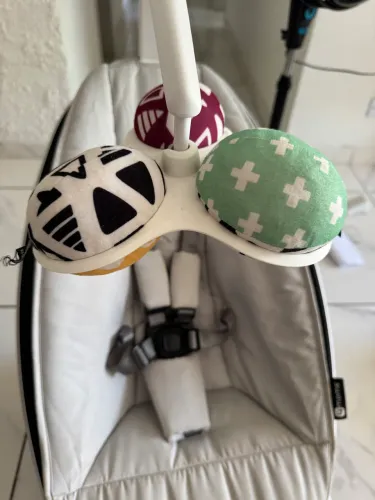 Cadeira de bebê Mamaroo 4 moms 