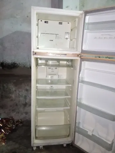 Um geladeira toda boa