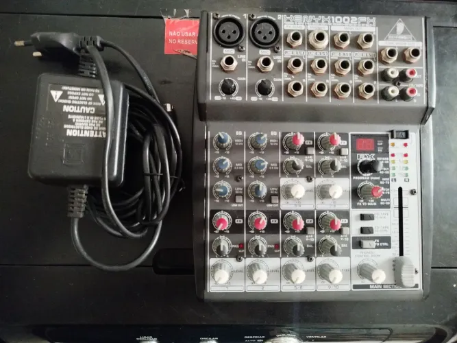 Mesa de Som Behringer Xenyx1002Fx