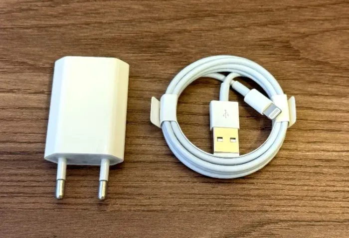 Kit Carregador 5W + USB-A para lightning Apple