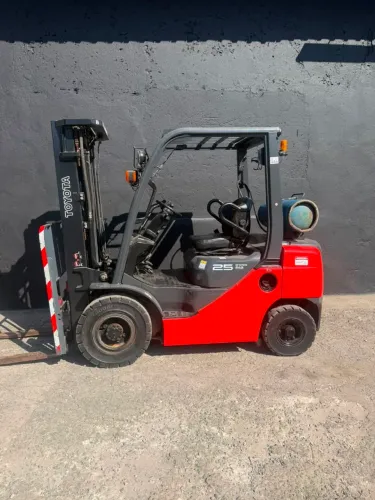 Empilhadeira TOYOTA