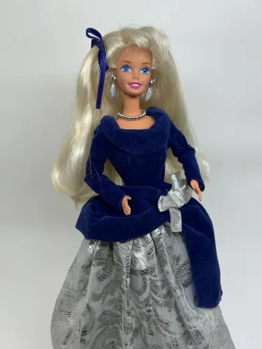 Barbie Avon Winter Velvet