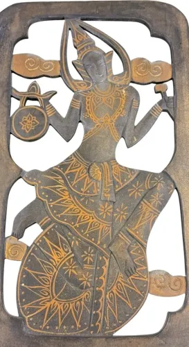 Talha Tailandesa Madeira entalhada e vazada Deidade feminina com trajes tradicionais*