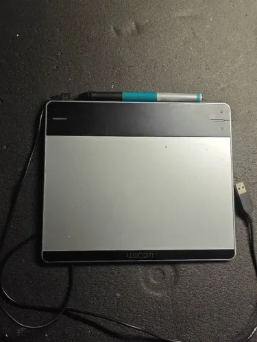 Mesa Digitalizadora Wacom Intuos (CTL480) + Caneta
