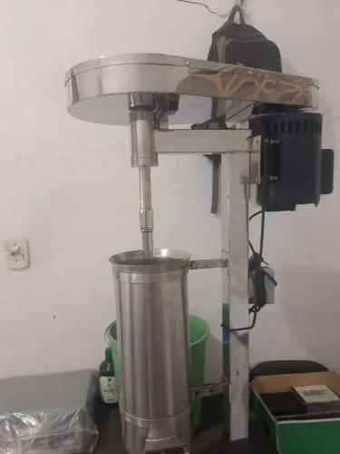 Vendo uma máquina de juçara, 2000 nova tudo zerado pode negociar