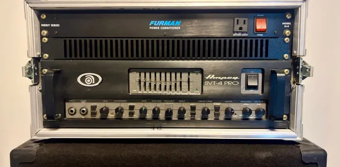Amplificador Ampeg SVT-4 Pro