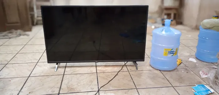 Vende- se 3 Tvs, 1 LG 43 ", 1 Samsung 35 ", e 1 TCL 32 ", as 3 por R$ 1.700,00