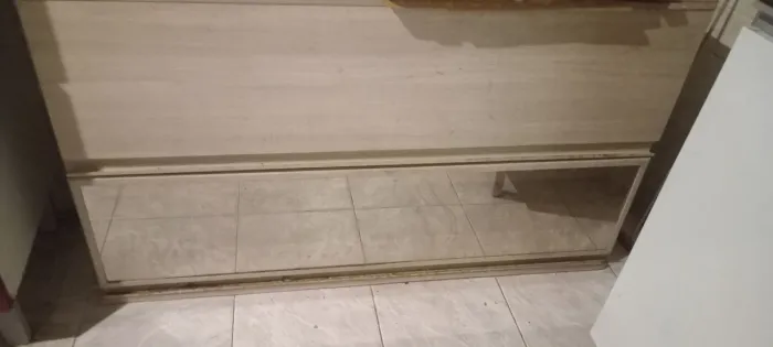 Armário aéreo 2 portas sendo 1 de vidro