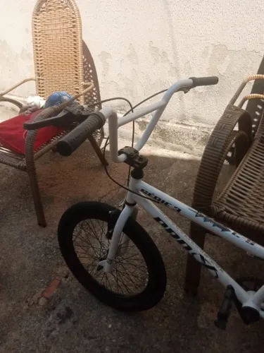 VENDO BICICLETA SEMI NOVA. RETIRAR NO LOCAL. URGENTE!