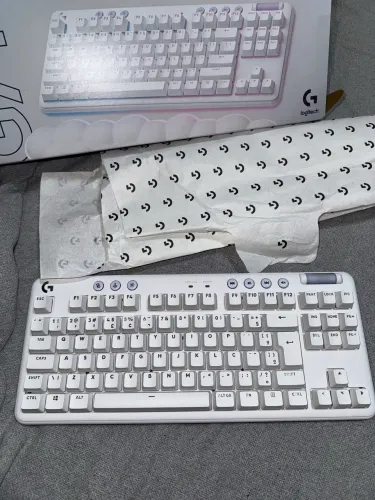 Teclado Mecânico Sem Fio Logitech G715, Coleção Aurora, Switch GX Linear Red RGB