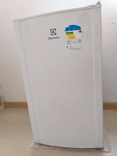 Frigobar Electrolux RE120 - 122 Litros - 127V | Ótimo Funcionamento