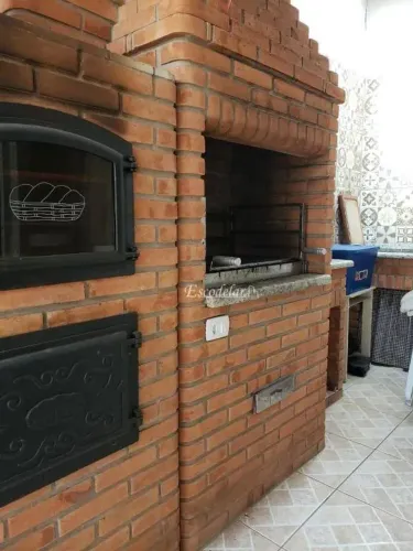 Sobrado à venda com 4 Suítes e Área de Convivência!