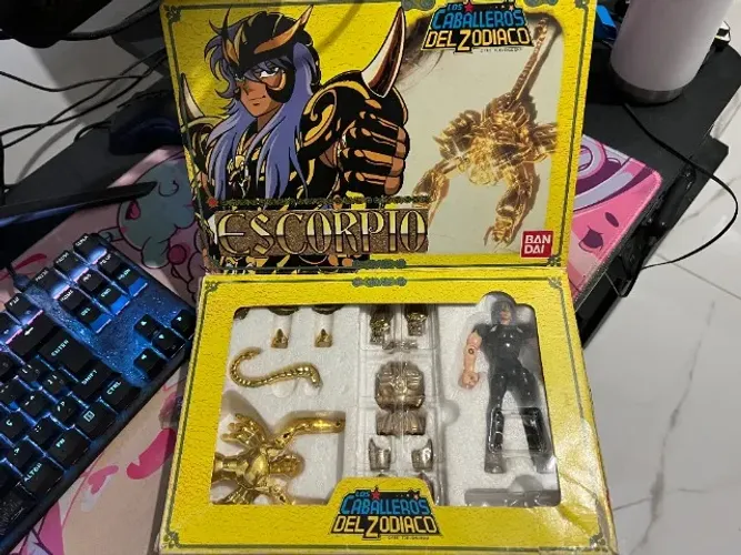 Cavaleiros do Zodiaco - Milo Escorpião Bandai 87 ESP