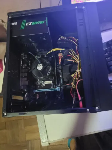 Computador semi novo ótimo desempenho 