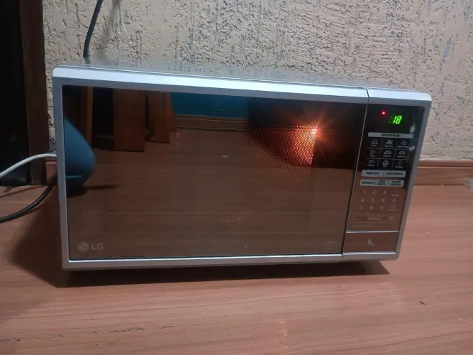 Microondas LG espelhado 30 litros