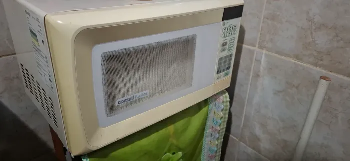 VENDO MICRO-ONDAS CONSUL FACILITE 20L - 220V