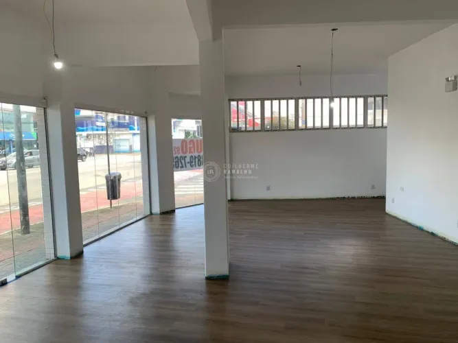 Locação Comercial // Salas Comerciais // 92,00 (M²) // Quarta Avenida