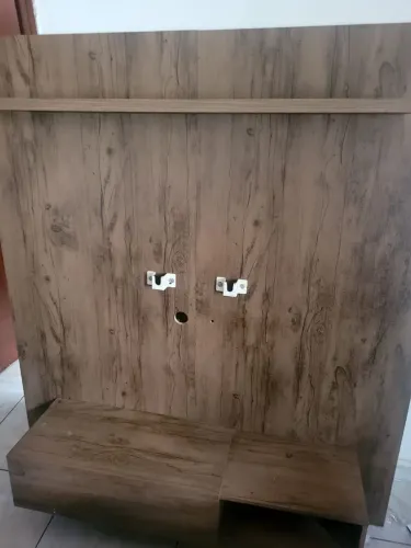 Painel para TV amadeirado com nichos