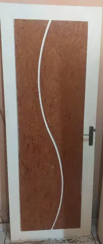 Porta de casa ou quarto em perfeito estado 