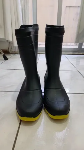 Bota Galocha Grendene Pega Forte Cano Médio em PVC com Forro Preta e Amarela Tamanho 44