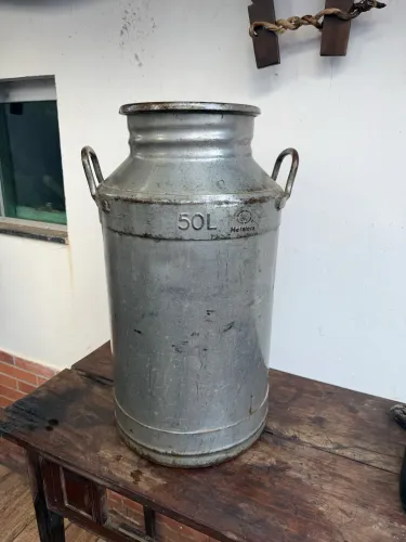Lata de leite 50 litros antiga ( obs tem uma trinca)