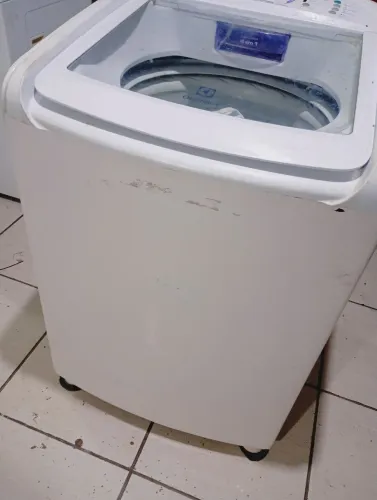 Ótima Eletrolux 220v 15 kilos grande