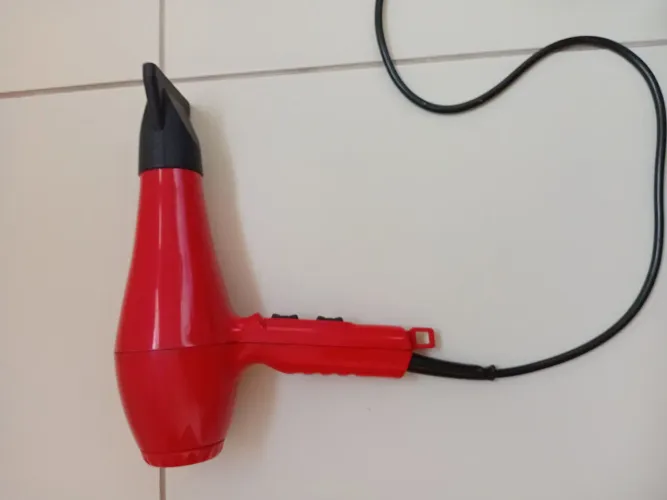 Secador Taiff vermelho 220v funciona perfeitamente (precisa apenas adicionar uma parte fio