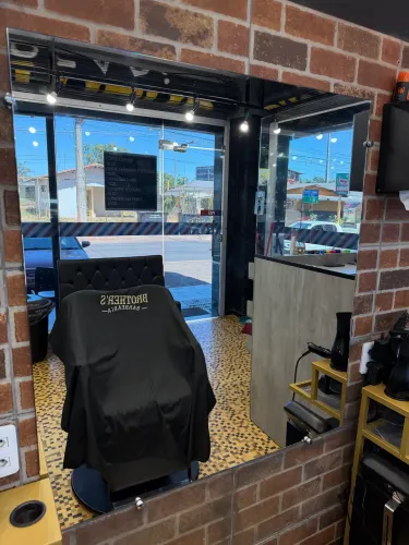 VENDO 4 ESPELHOS POR 300 CADA PARA BARBEARIA OU SALÃO 100x120 CM