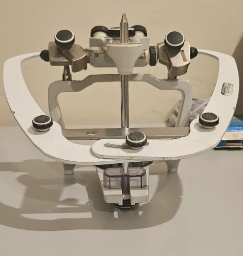 Vendo Articulador da Bioart Semiajustável com arco facial e régua Fox