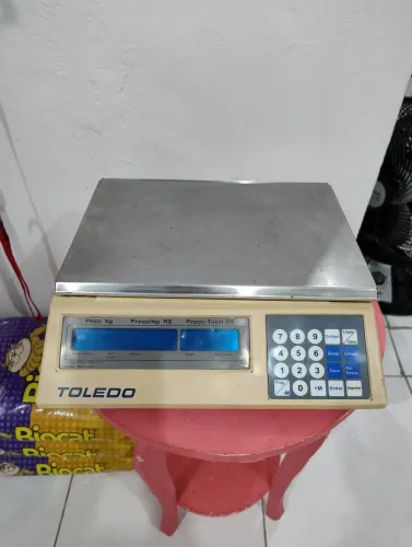 Vendo uma Balança Toledo com defeito, não sei qual o defeito não ascende a luz