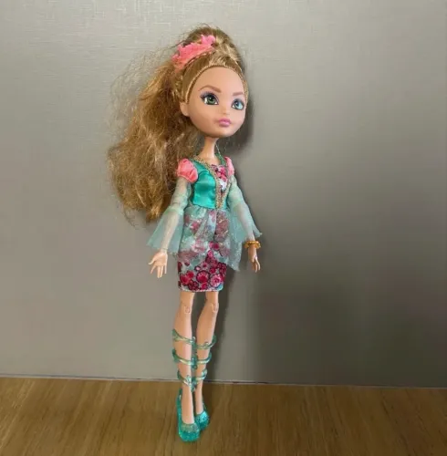 ever after high ashlynn ella. vai conforme fotos