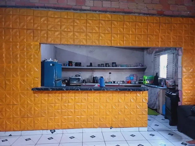 Vende-se uma casa 