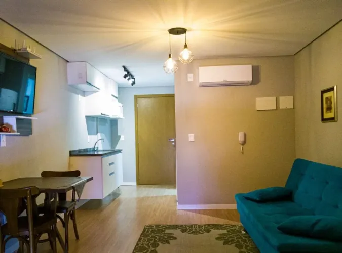 Loft mobiliado no Parque Una, Pelotas/RS, condomínio Inn: 39m², 1 dorm, sacada, churrasque