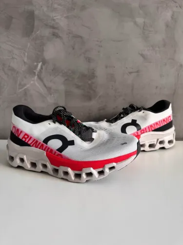 On Runing Cloudmonster 2 ( número 40 )