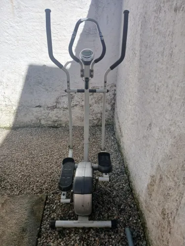equipamento de ginástica aeróbica elíptico simulador de caminhada 250reais 