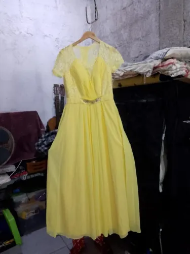 Seis Vestidos de Festas várias cores vários tamanhos