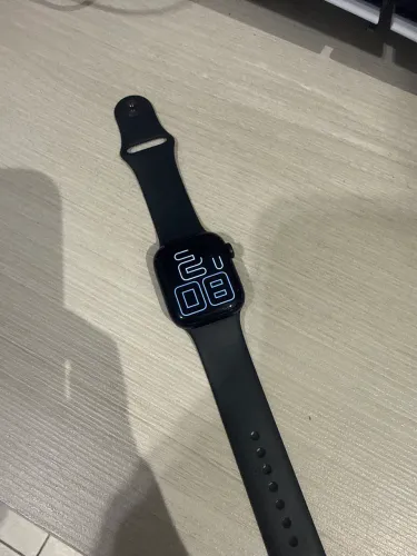 Apple watch series 7/ 41 mm/ Cor:Preto/ com defeito na tela