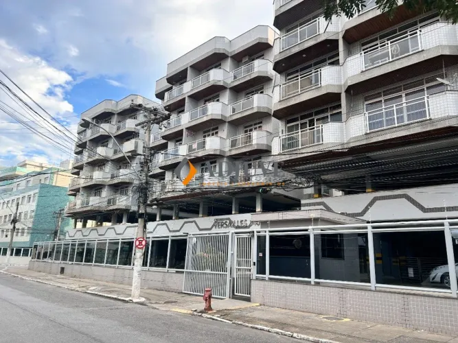 Apto com 02 quartos sendo 01 suite, proximo a Praia do Forte