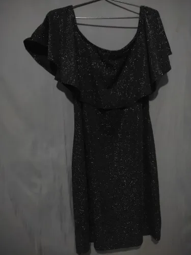 Vestido curto brilhante preto