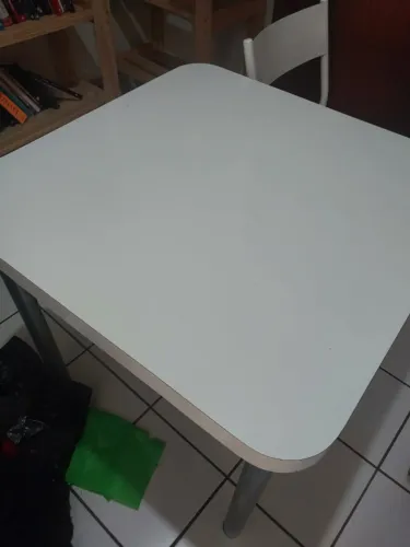 Mesa com 2 cadeiras