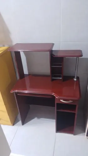Mesa para computador mogno
