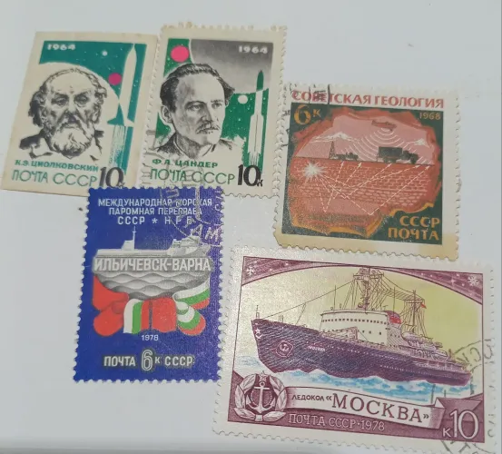Lote com 5 selos estrangeiros raros da antiga União soviética